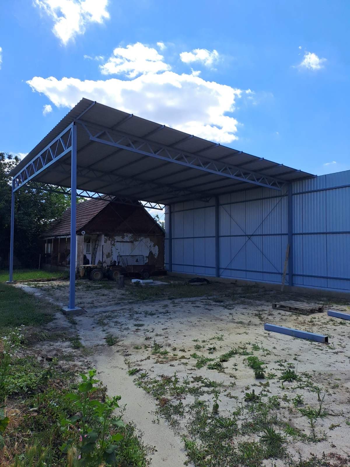 Nastresnica i metalni zid ili ograda, Nastrešnica i metalni zid ili ograda
